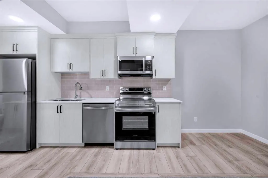 154 Silver Spruce Grove SW