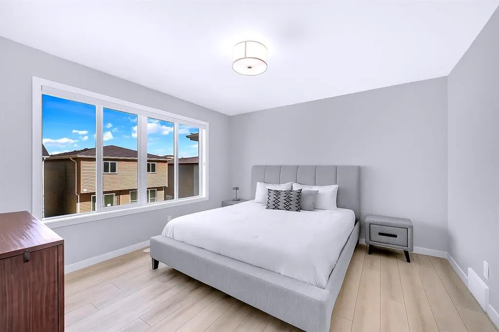 154 Silver Spruce Grove SW