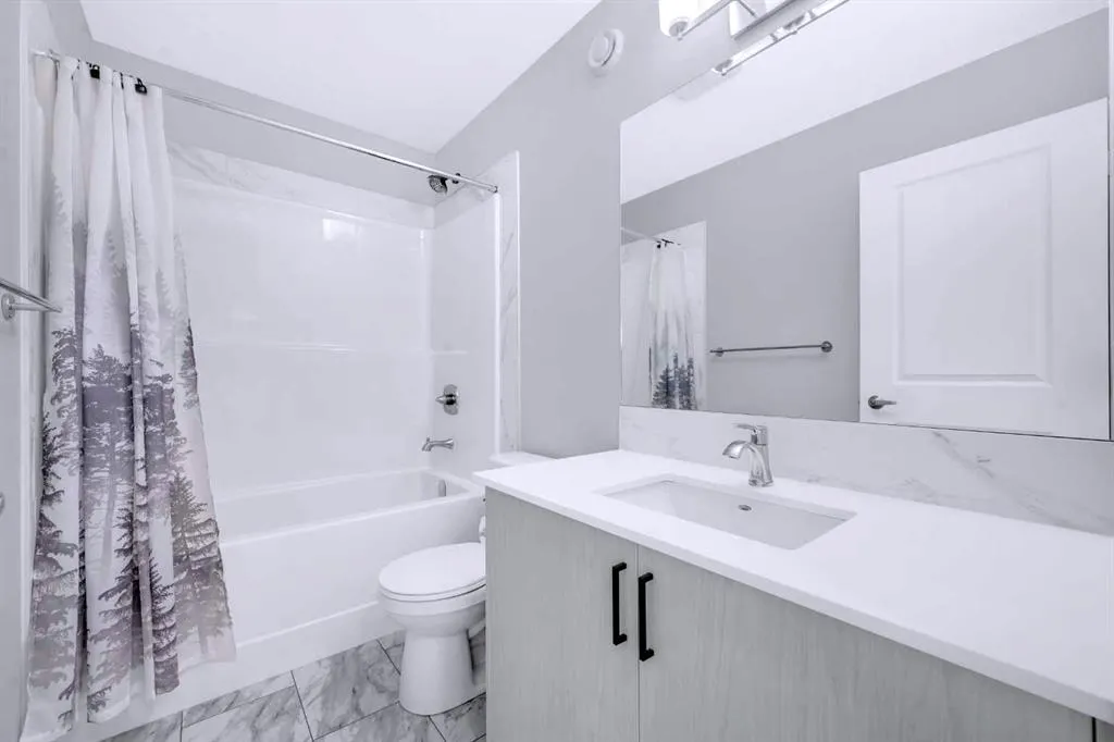 154 Silver Spruce Grove SW