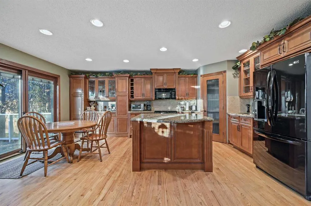 114 Valley Ponds Crescent NW