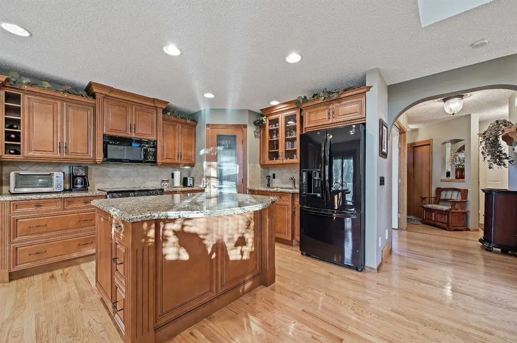 114 Valley Ponds Crescent NW