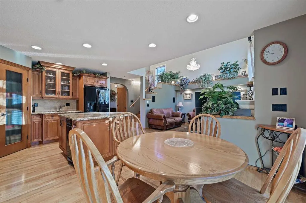 114 Valley Ponds Crescent NW