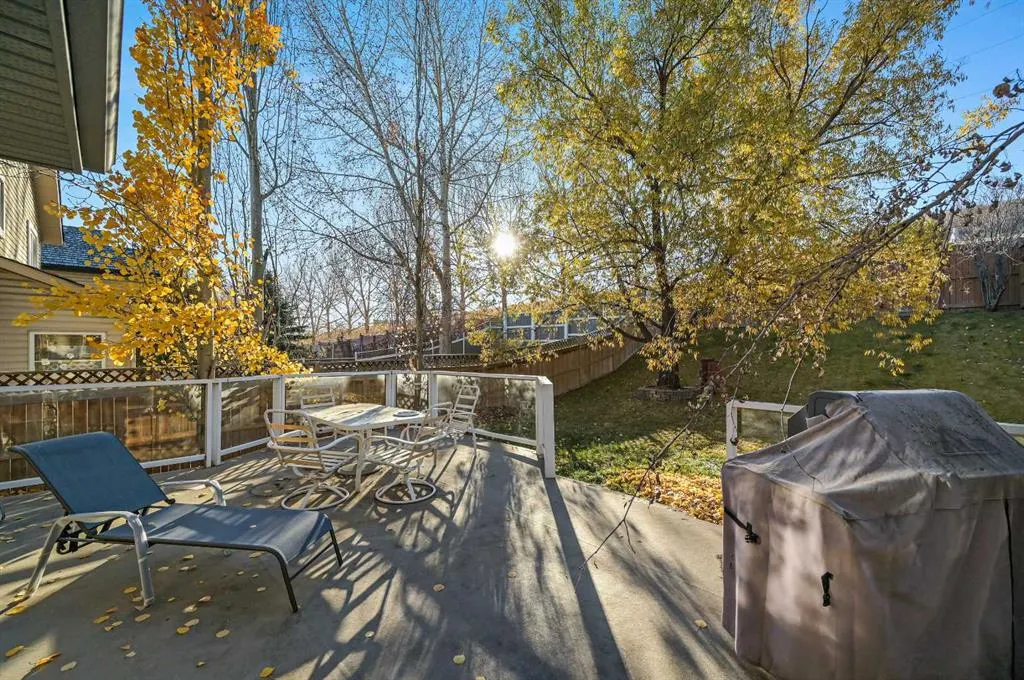 114 Valley Ponds Crescent NW