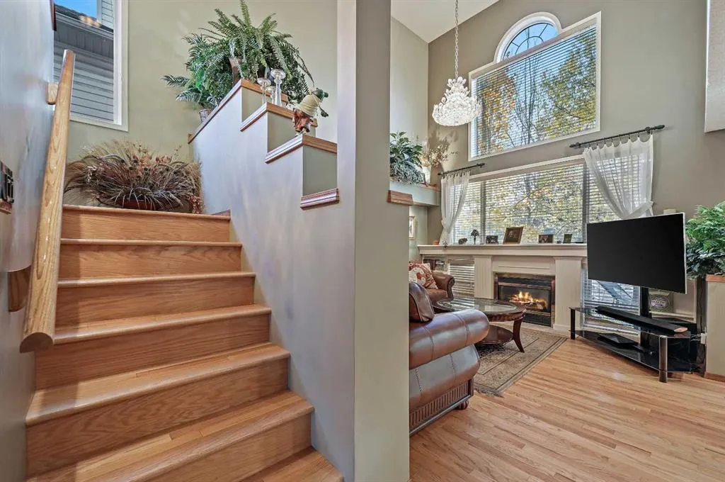 114 Valley Ponds Crescent NW