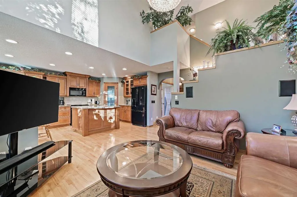 114 Valley Ponds Crescent NW