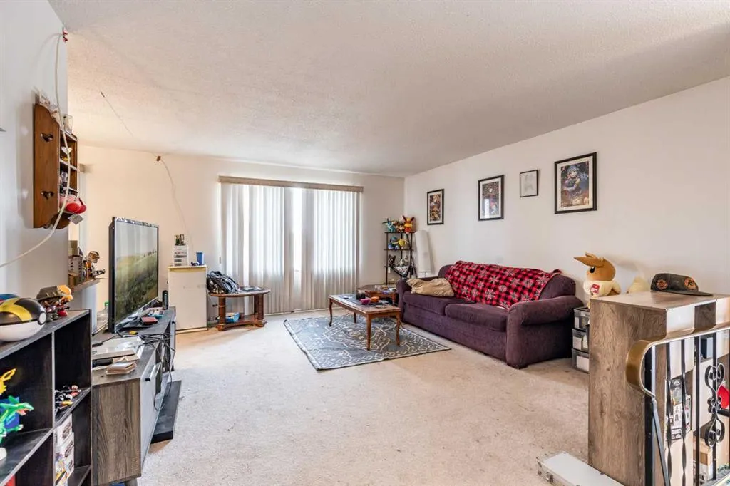 2555 & 2557 Thompson Crescent SE