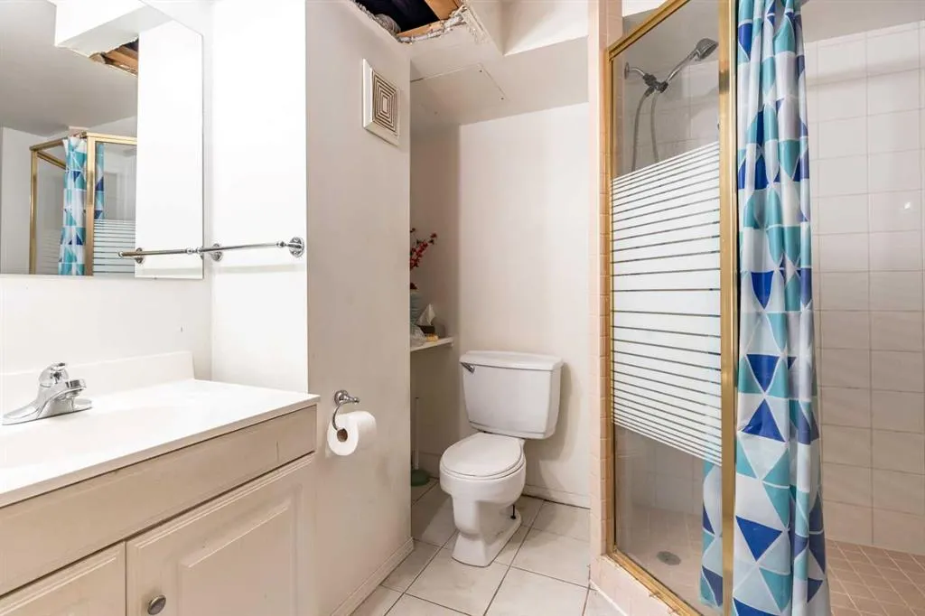 2555 & 2557 Thompson Crescent SE