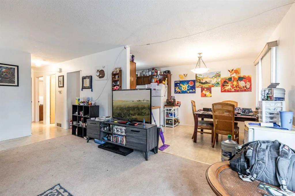 2555 & 2557 Thompson Crescent SE