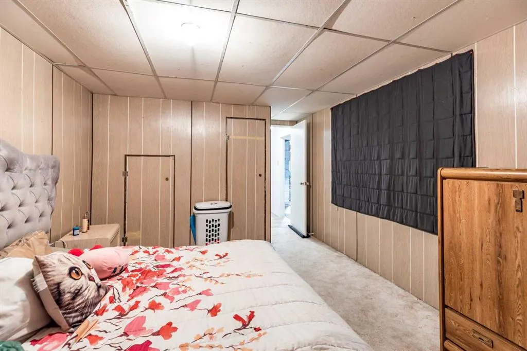 2555 & 2557 Thompson Crescent SE