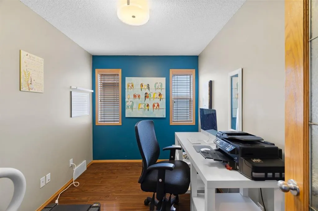 168 Fairways Drive NW