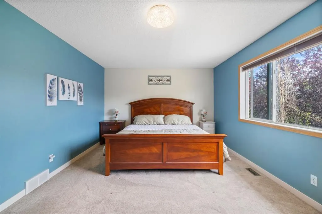 168 Fairways Drive NW