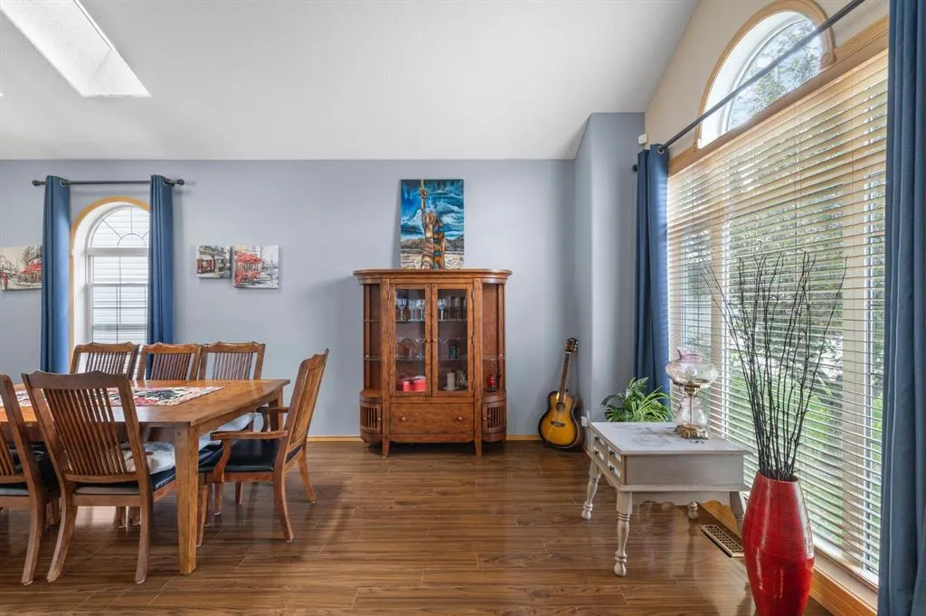 168 Fairways Drive NW