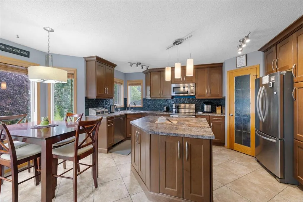 168 Fairways Drive NW