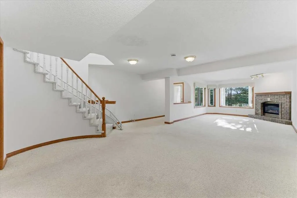 69 Scimitar Point NW