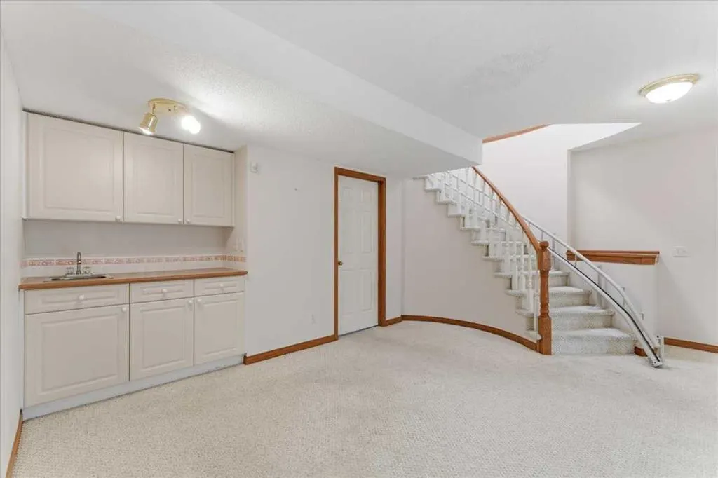 69 Scimitar Point NW