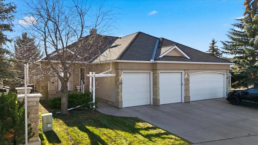 69 Scimitar Point NW