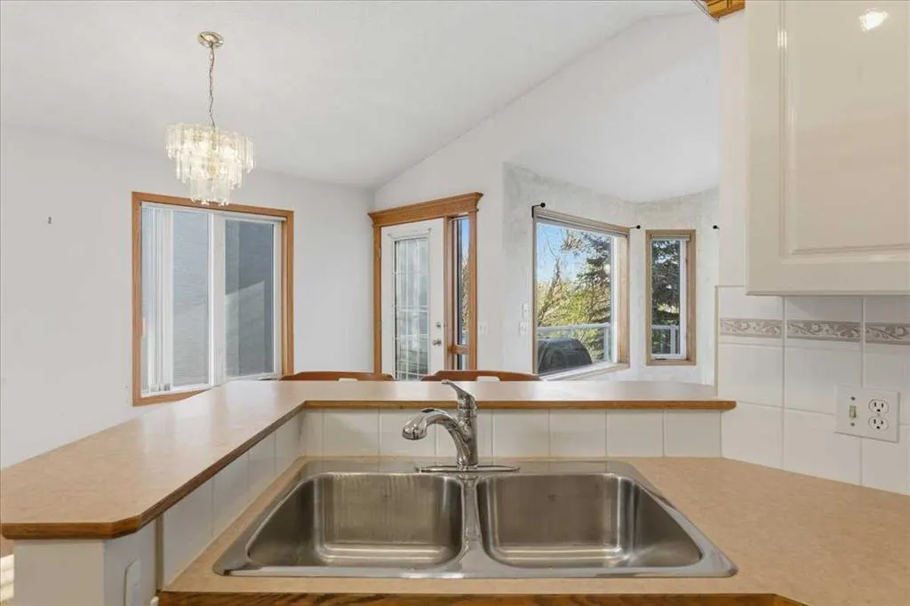 69 Scimitar Point NW