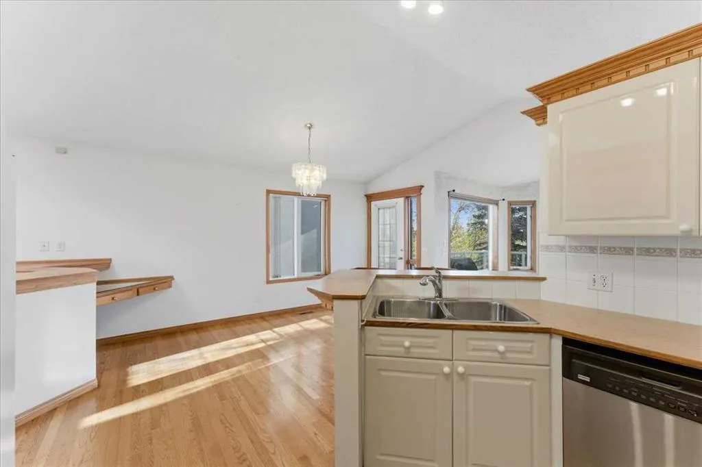 69 Scimitar Point NW