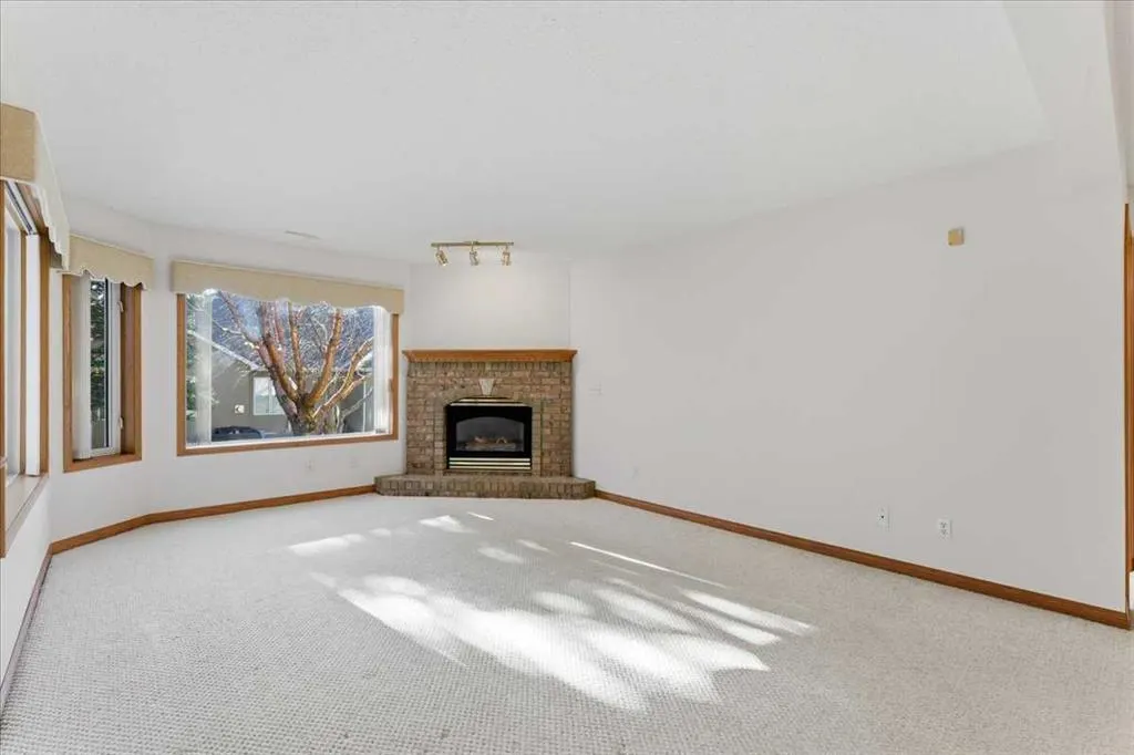 69 Scimitar Point NW