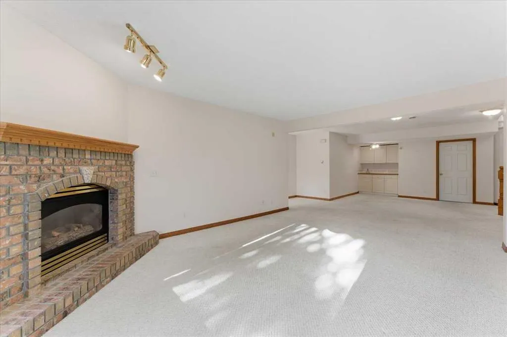 69 Scimitar Point NW