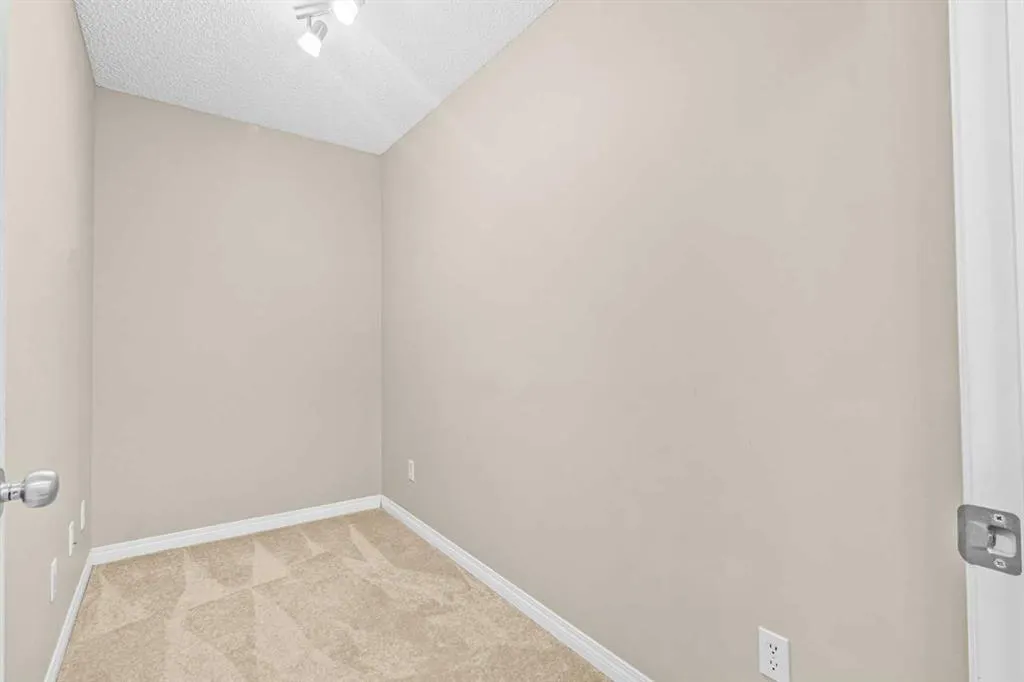 369 Rocky Vista Park NW, #109