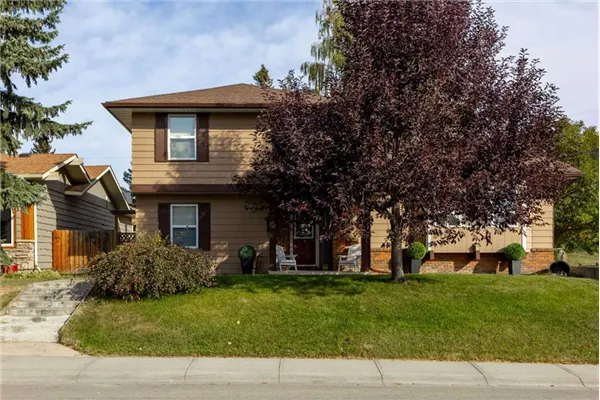 136 Parkside Crescent SE