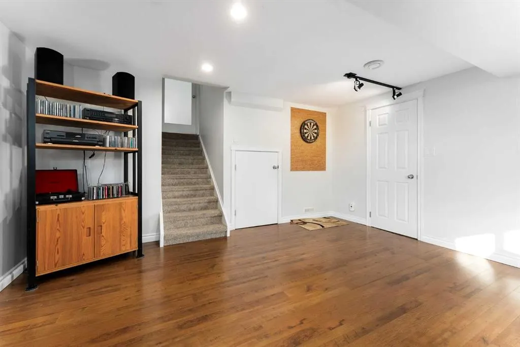 136 Parkside Crescent SE