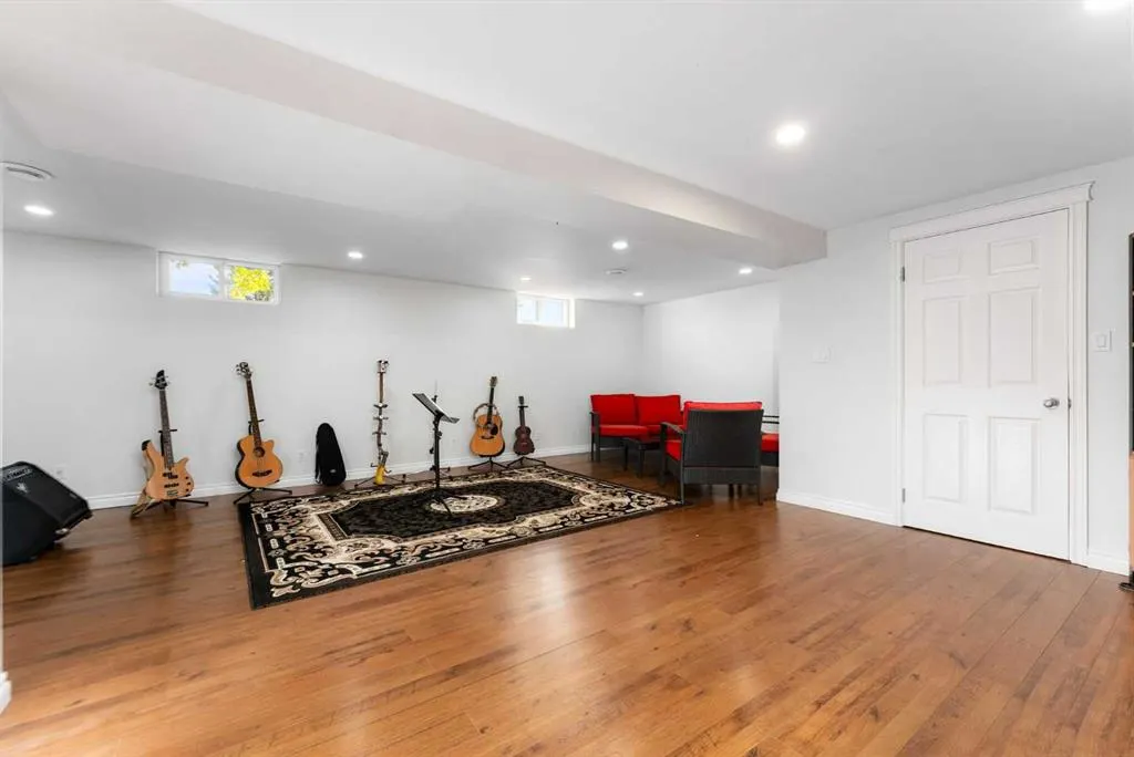 136 Parkside Crescent SE