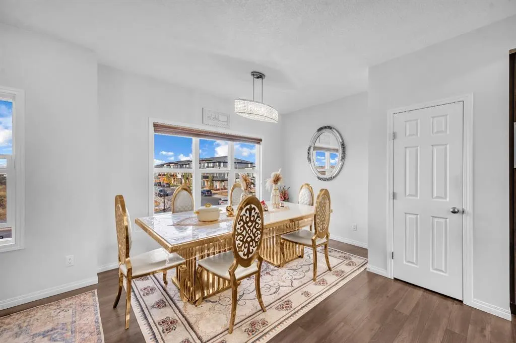 533 Savanna Boulevard NE