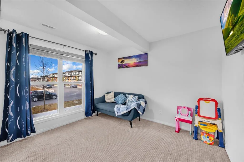 533 Savanna Boulevard NE