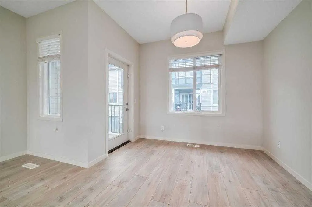 607 Nolanlake Villas NW