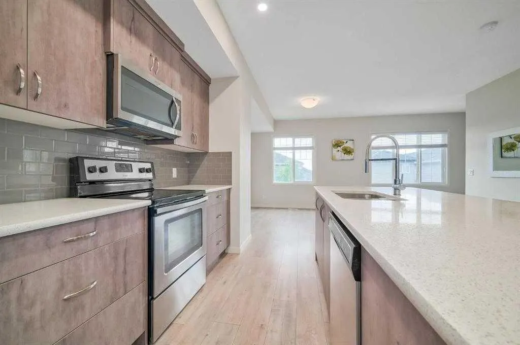 607 Nolanlake Villas NW