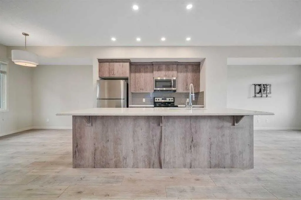 607 Nolanlake Villas NW