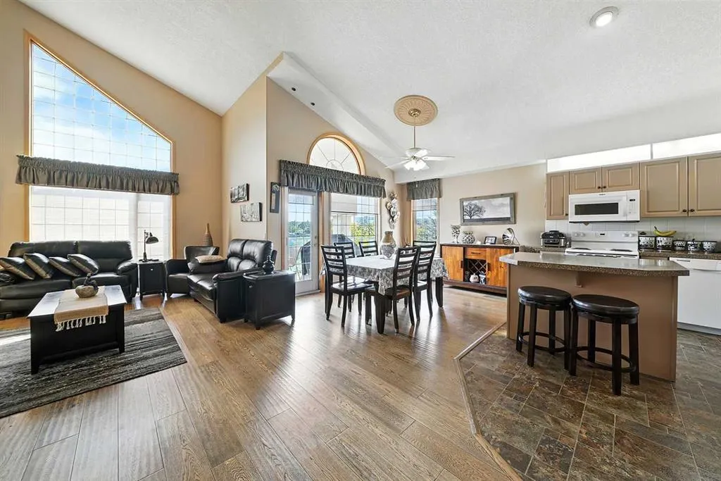 4805 45 Street, #404