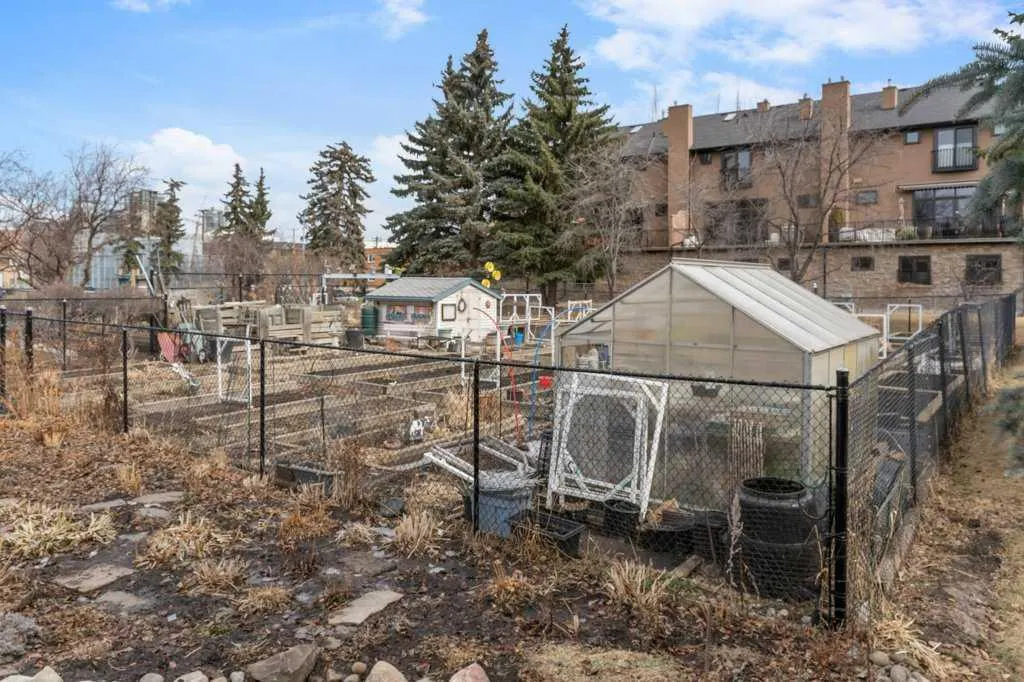 210 25 Avenue SW, #10