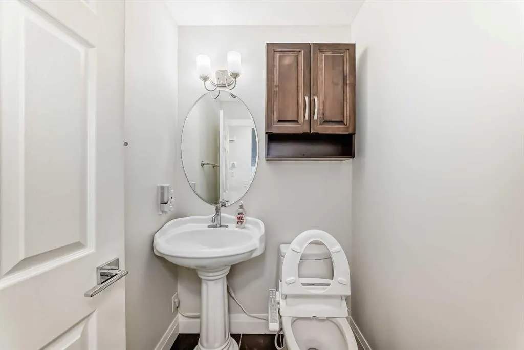 40 Martha's Meadow Place NE