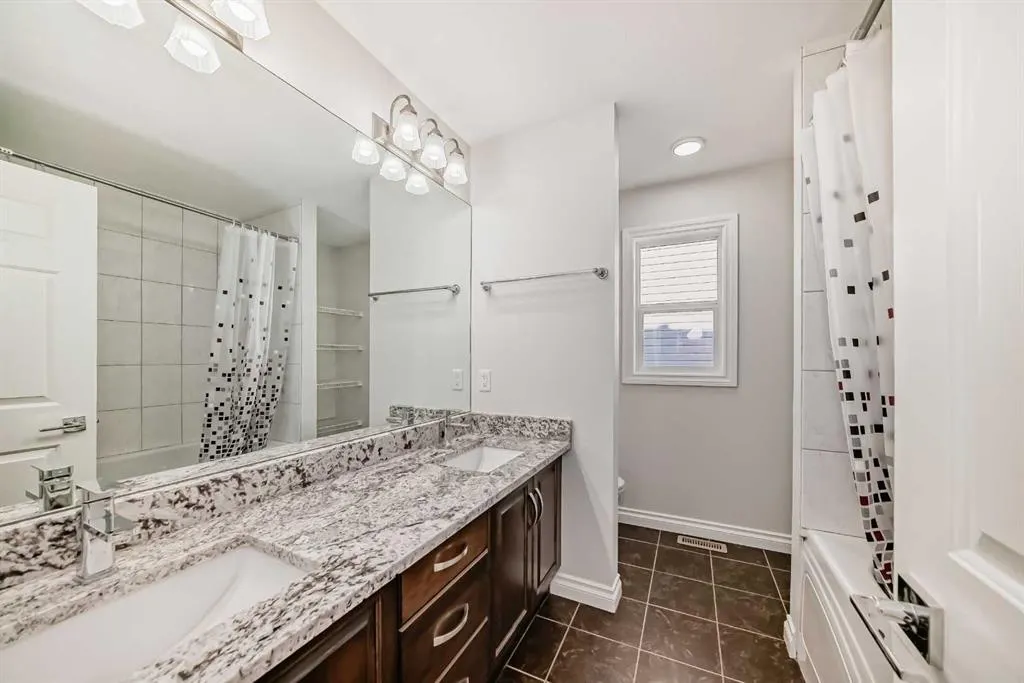 40 Martha's Meadow Place NE