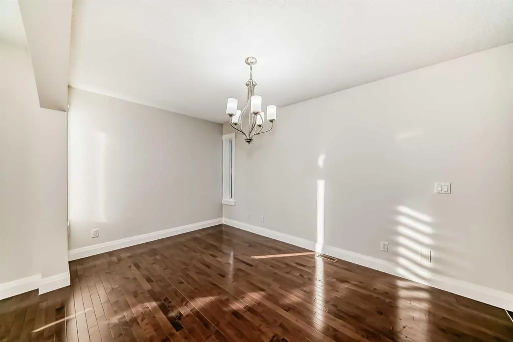 40 Martha's Meadow Place NE