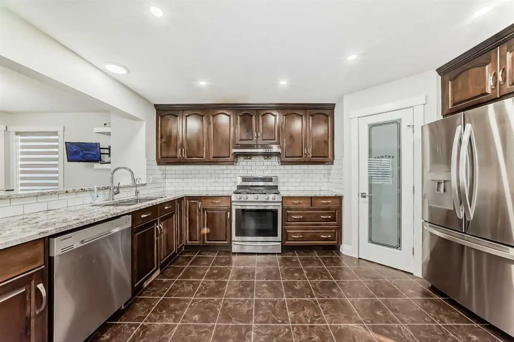 40 Martha's Meadow Place NE