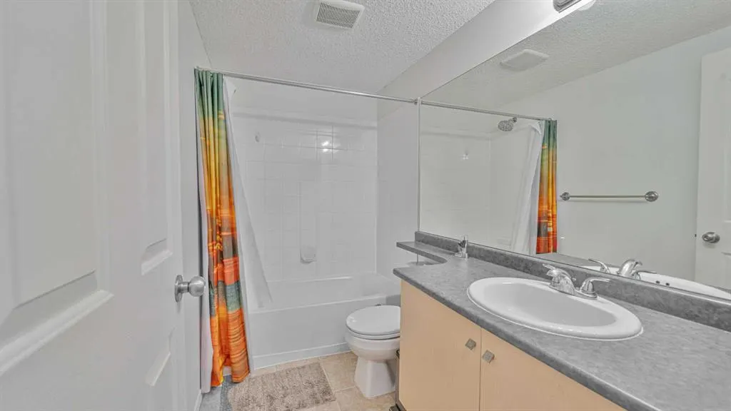 17 Country Village Bay NE, #105