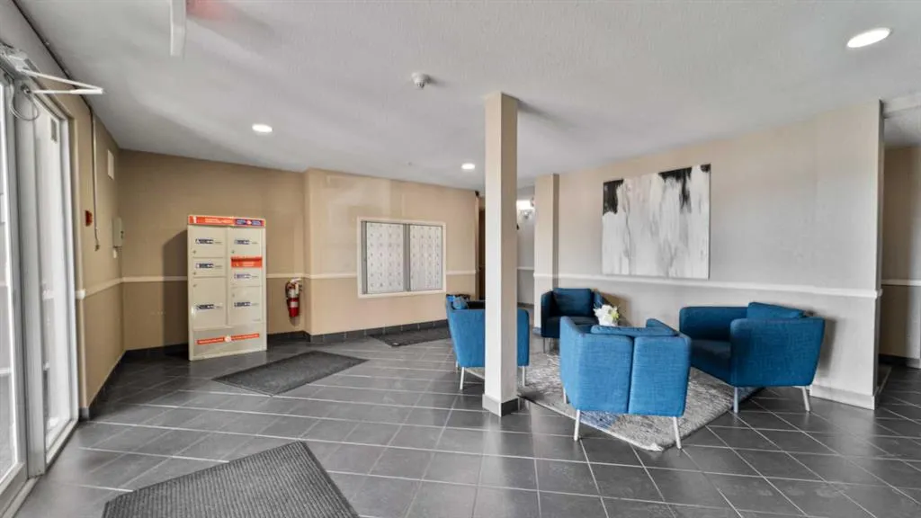 17 Country Village Bay NE, #105