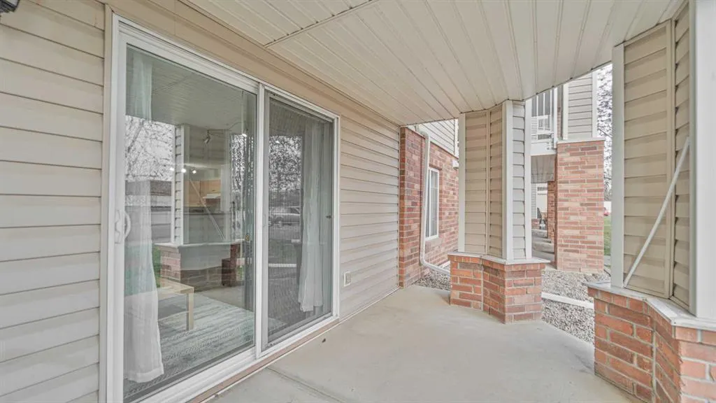 17 Country Village Bay NE, #105