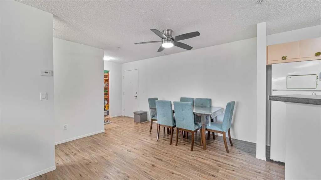 17 Country Village Bay NE, #105