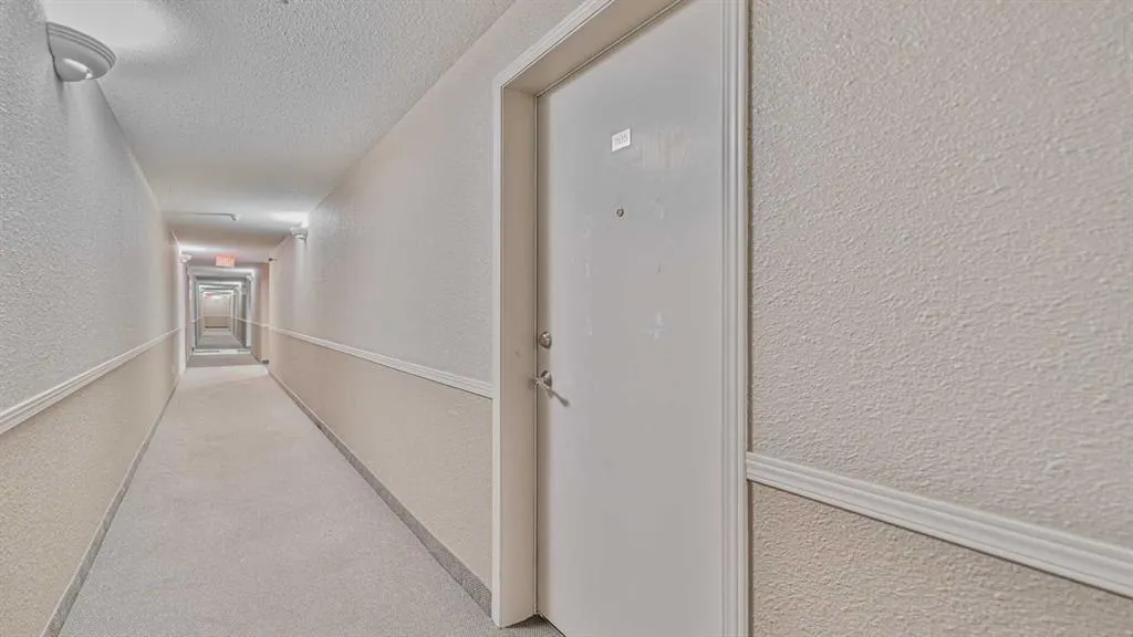 17 Country Village Bay NE, #105