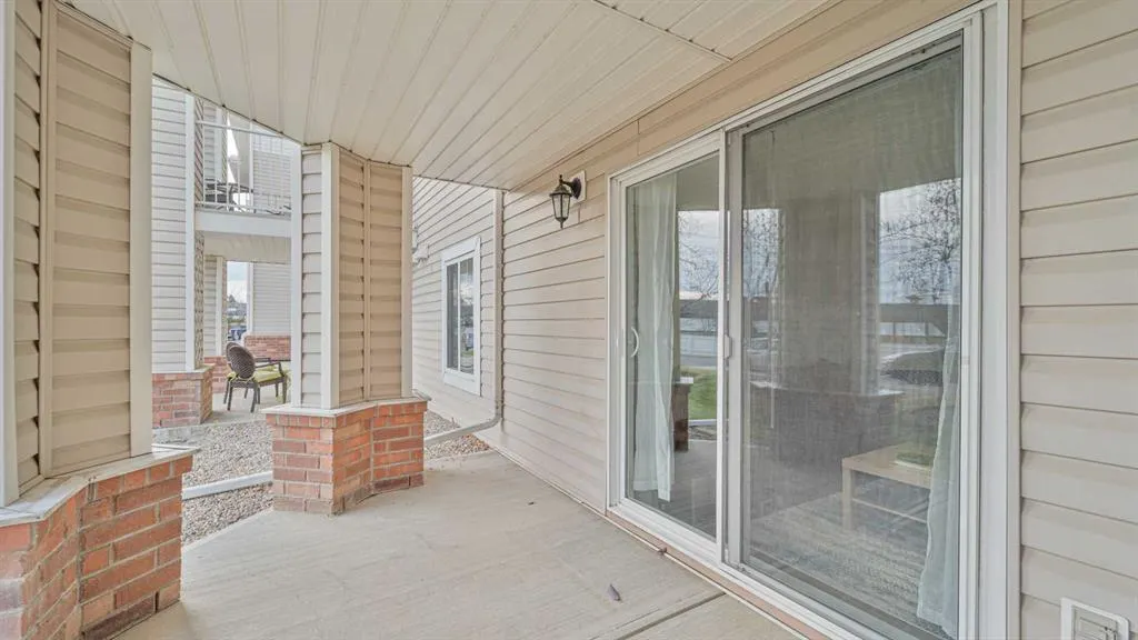 17 Country Village Bay NE, #105