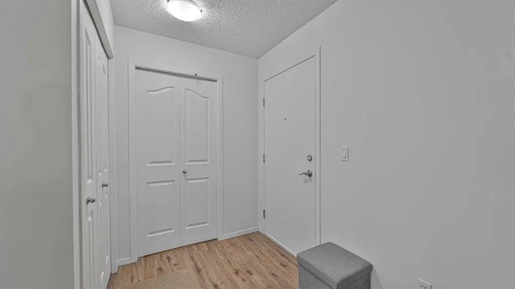 17 Country Village Bay NE, #105