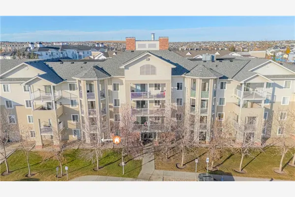 17 Country Village Bay NE, #105