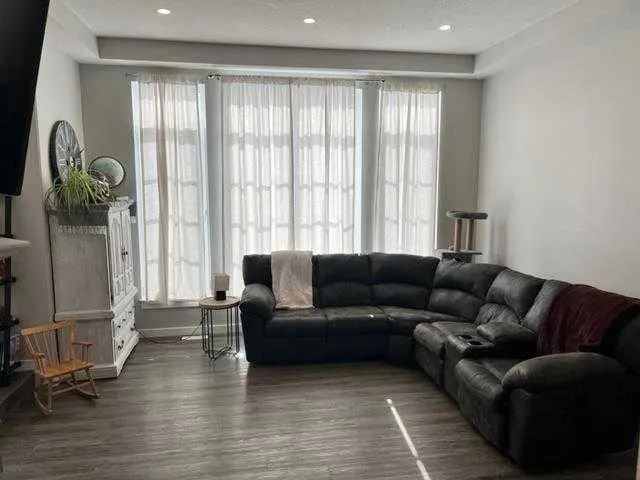 1049 Alberta Avenue, #11