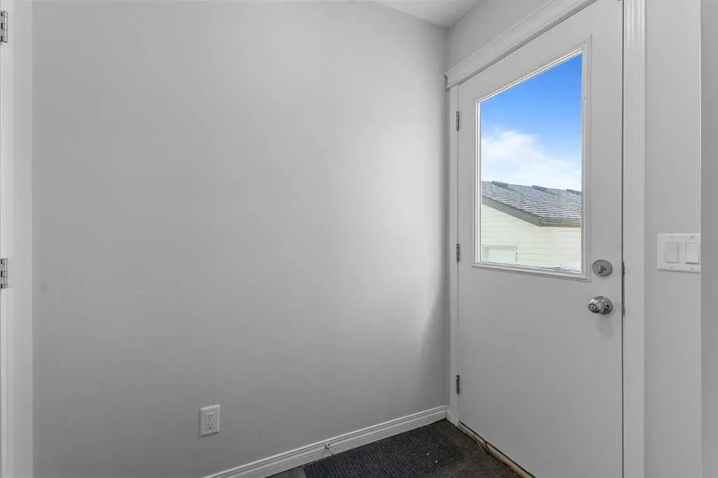 8 Copperpond Avenue SE