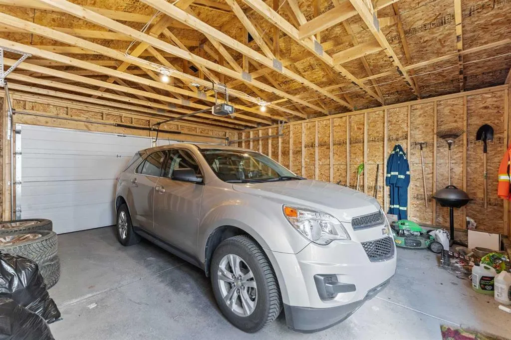 8 Copperpond Avenue SE